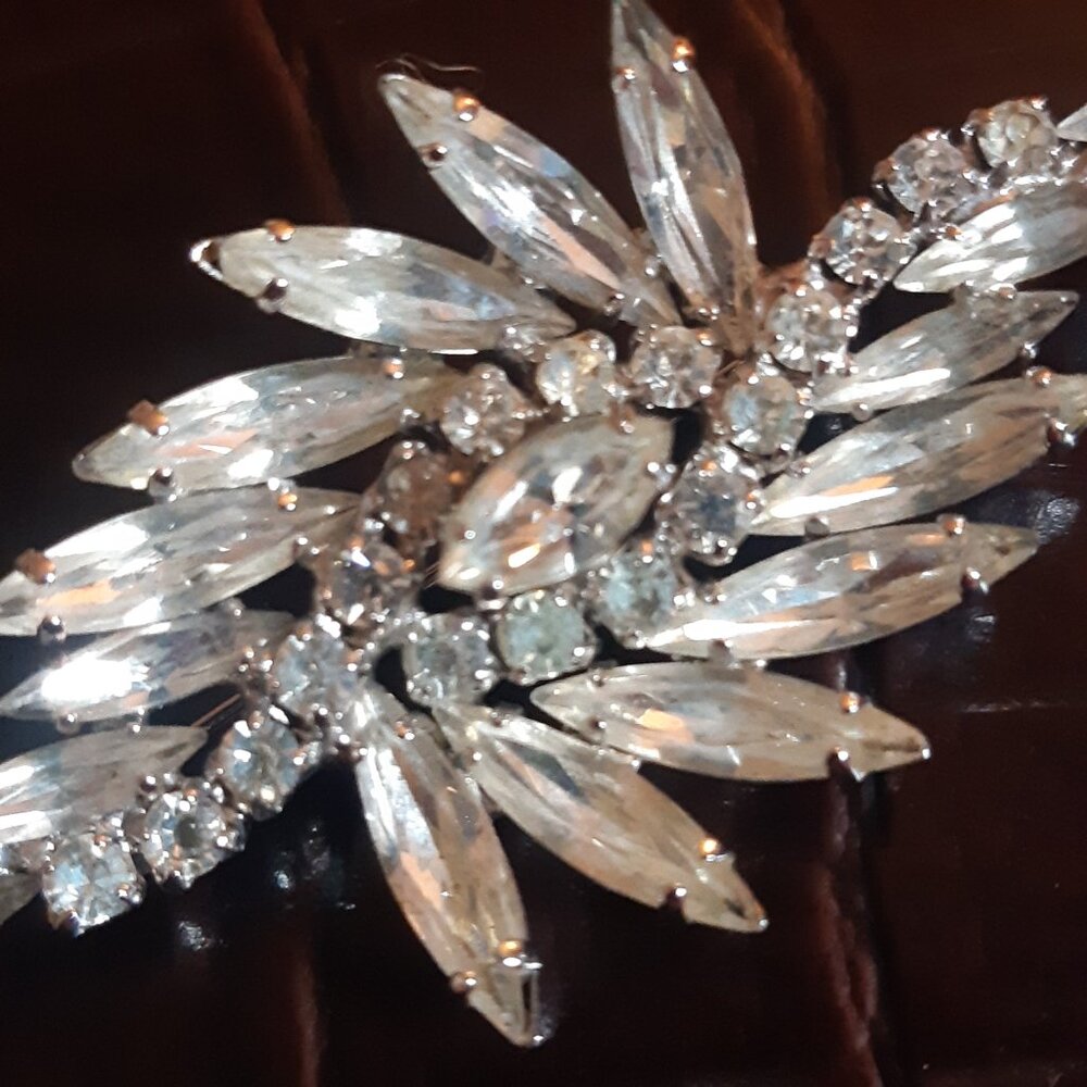 Vintage Clear Rhinestone Brooch Silver Tone Setting - Picture 4 of 8